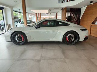 Porsche 911 2026 992 Carrera 4 GTS-thumb-2