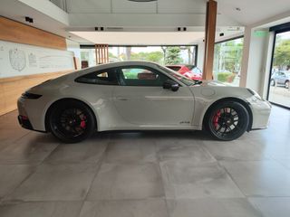 Porsche 911 2026 992 Carrera 4 GTS-thumb-6