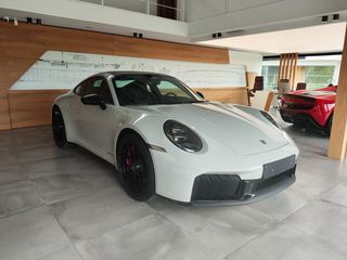 Porsche 911 2026 992 Carrera 4 GTS-thumb-7