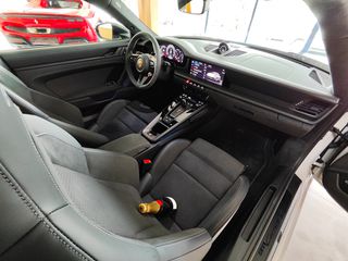 Porsche 911 2026 992 Carrera 4 GTS-thumb-14