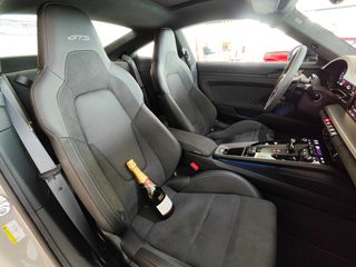 Porsche 911 2026 992 Carrera 4 GTS-thumb-15