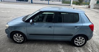 Skoda Fabia 2011 Skoda Fabia II 1.2 i HTP (60 Hp)-thumb-3