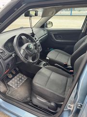 Skoda Fabia 2011 Skoda Fabia II 1.2 i HTP (60 Hp)-thumb-4