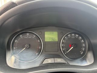 Skoda Fabia 2011 Skoda Fabia II 1.2 i HTP (60 Hp)-thumb-5