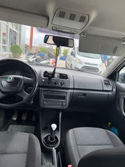Skoda Fabia 2011 Skoda Fabia II 1.2 i HTP (60 Hp)-thumb-6