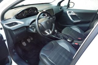 Peugeot 2008 2017 1.2 PURETECH 110 ALLURE-thumb-8