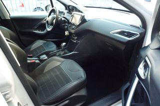 Peugeot 2008 2017 1.2 PURETECH 110 ALLURE-thumb-12