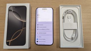 Iphone 16 pro titanium desert
