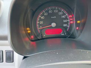 Nissan Pixo 2010-thumb-15
