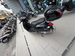 Piaggio Vespa GTS 300 2011-thumb-1