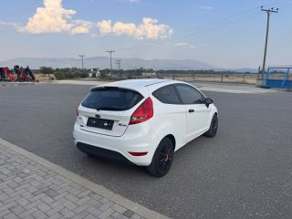 Ford Fiesta 2010-thumb-4
