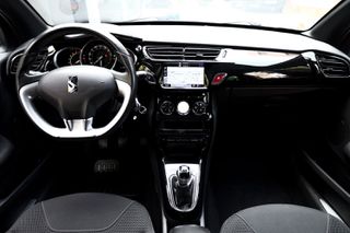 DS DS3 2016 1.2cc PureTech 82hp SoChic (Navi)-thumb-2