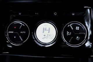 DS DS3 2016 1.2cc PureTech 82hp SoChic (Navi)-thumb-25