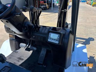Nissan 2016 FHGE30T5-thumb-6