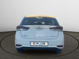 Toyota Auris 2016-thumb-1