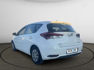 Toyota Auris 2016-thumb-2