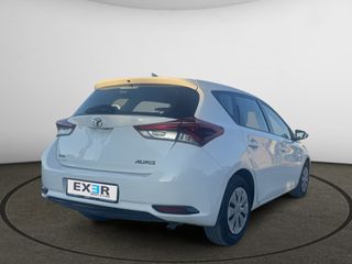 Toyota Auris 2016-thumb-3