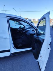 Ford Courier 2018 Transit courier-thumb-3