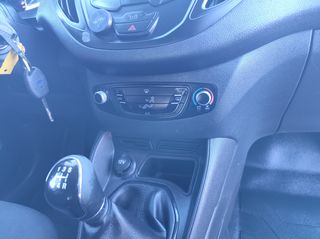 Ford Courier 2018 Transit courier-thumb-8