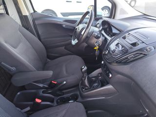 Ford Courier 2018 Transit courier-thumb-9