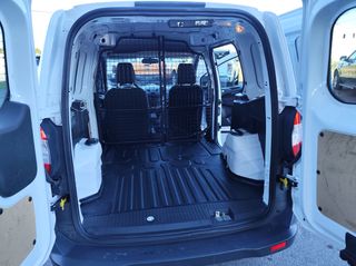 Ford Courier 2018 Transit courier-thumb-12