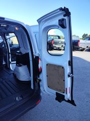 Ford Courier 2018 Transit courier-thumb-13