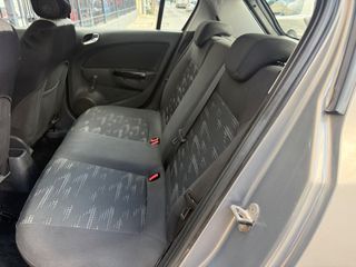 Opel Corsa 2011-thumb-23