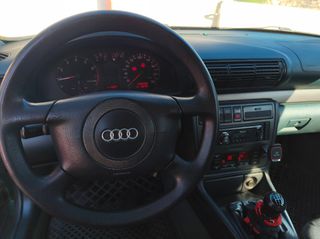 Audi A4 2003-thumb-8