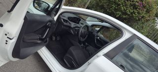 Peugeot 208 2017 1.6_Diesel-thumb-12