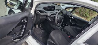 Peugeot 208 2017 1.6_Diesel-thumb-13