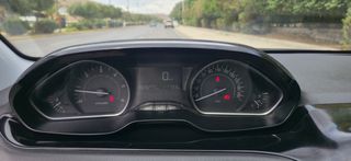 Peugeot 208 2017 1.6_Diesel-thumb-20