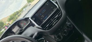 Peugeot 208 2017 1.6_Diesel-thumb-21
