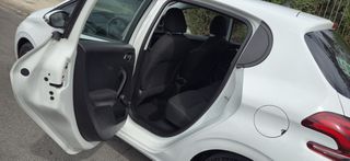 Peugeot 208 2017 1.6_Diesel-thumb-29
