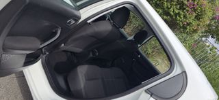 Peugeot 208 2017 1.6_Diesel-thumb-30