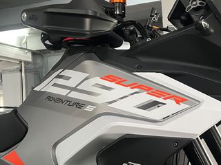 KTM 1290 Super Adventure 2023 S V2-thumb-13