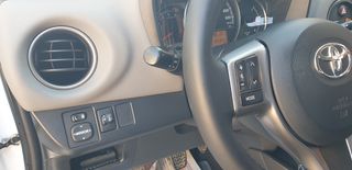 Toyota Yaris 2014-thumb-11