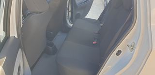 Toyota Yaris 2014-thumb-13