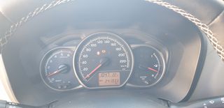 Toyota Yaris 2014-thumb-12