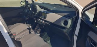 Toyota Yaris 2014-thumb-9