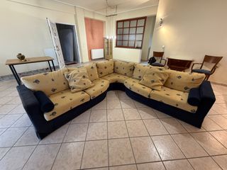 Πωλείται Μεγάλος Γωνιακός Καναπές 2,65 x 2,65 μ. σε Πολύ Καλή Κατάσταση