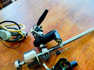 Sugden SUV-2 tonearm-thumb-1
