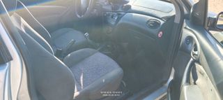 Ford Focus 2000 coupe-thumb-5