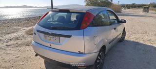 Ford Focus 2000 coupe-thumb-6