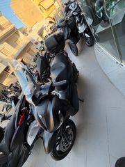 Piaggio Beverly 400 2023 HPE DEEP BLACK-thumb-3