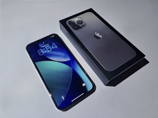 iPhone 13 Pro Max 128GB Graphite + 3 γνήσιες Apple θήκες + Spigen