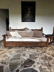 Μασίφ Κλασικός Καναπές Κρεβάτι σε άριστη κατάσταση