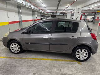 Renault Clio 2010-thumb-3