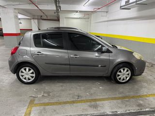 Renault Clio 2010-thumb-4