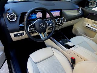 Mercedes-Benz GLA 250 2022 ΠΑΝΟΡΑΜΑ AMBIENT LIGHTING ΜΠΕΖ ΔΕΡΜΑ NAVI ΕΛΛΗΝΙΚΟ SERVICE