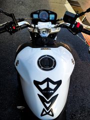 Suzuki GSR 600 2008-thumb-2